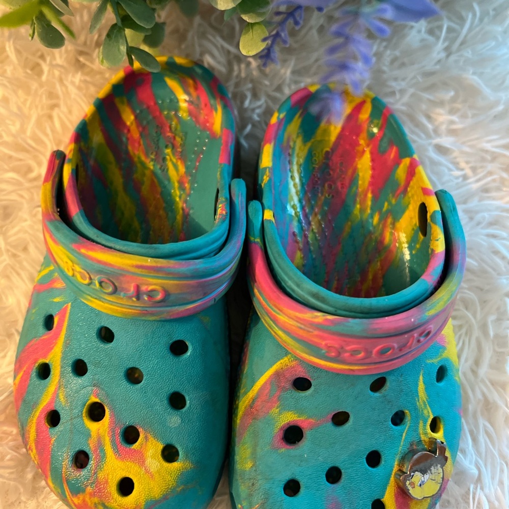 Crocs Kids Colorful Clogs in GUC size 10 - Picture 2 of 9